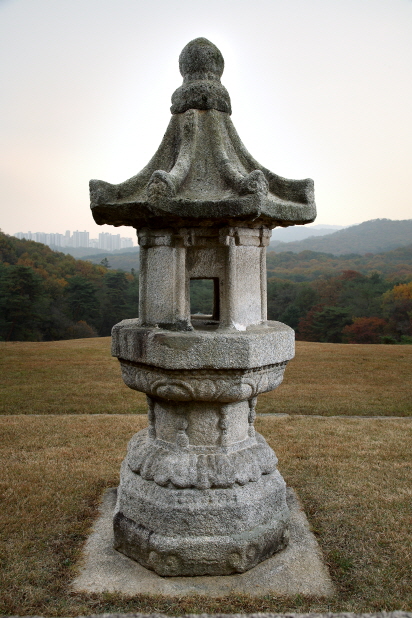 태조 건원릉의 장명등
